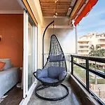 First Line , Cosy And Comfortable + Swimming Pool Apartment *