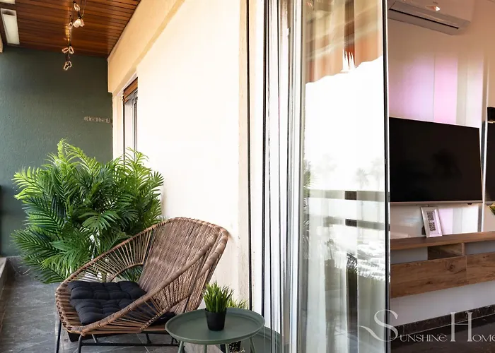 First Line , Cosy And Comfortable + Swimming Pool Апартаменты