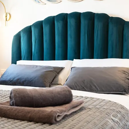 First Line , Cosy And Comfortable + Swimming Pool *