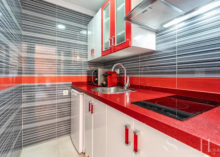 First Line , Cosy And Comfortable + Swimming Pool דירה *