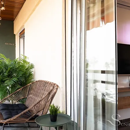 First Line , Cosy And Comfortable + Swimming Pool Appartement